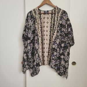 Angie Black and Cream Patterned Kimono